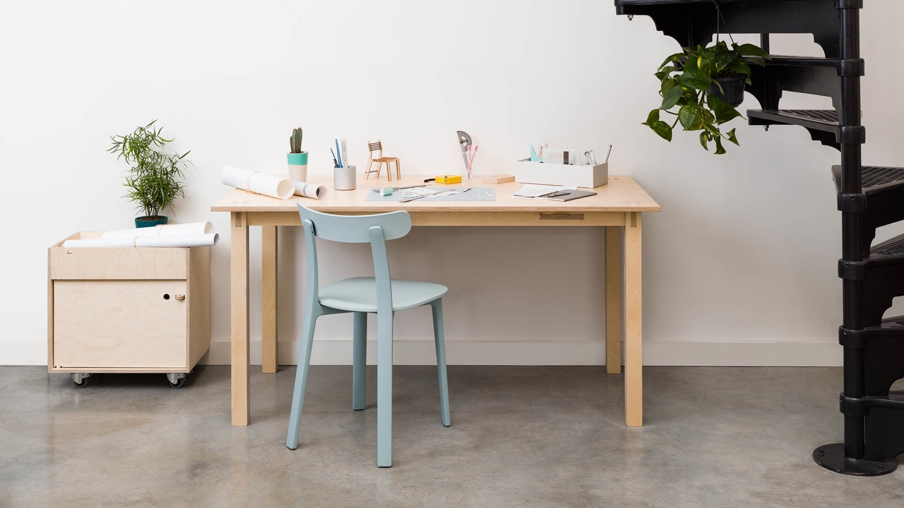 Layout Table with Valovi Chair and Pedestal