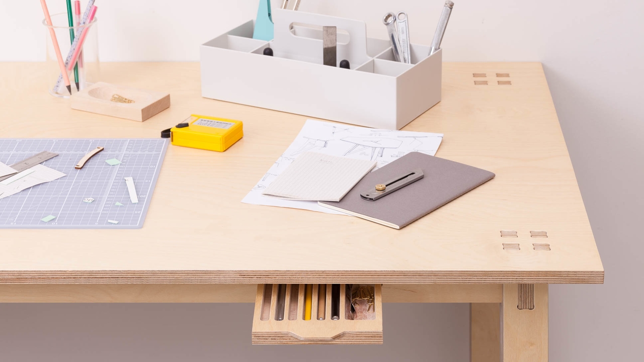 Layout Table worktop and storage tray detail