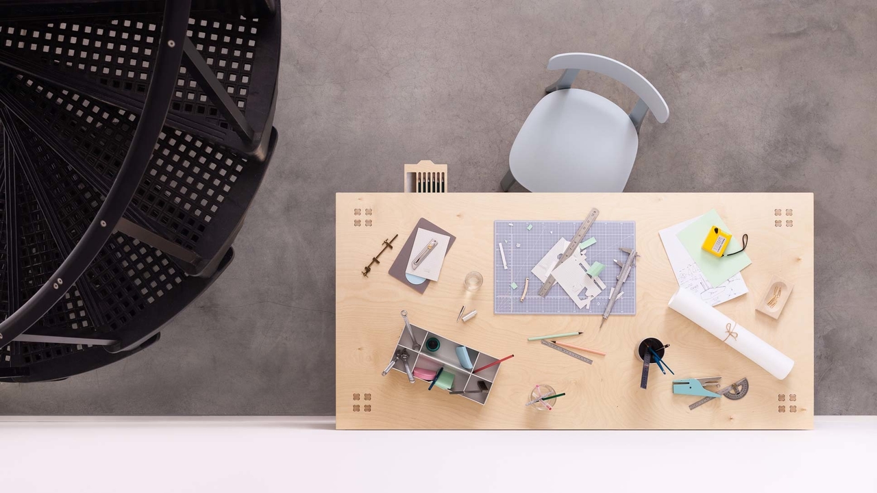 Top down view of Layout Table with Vitra APC