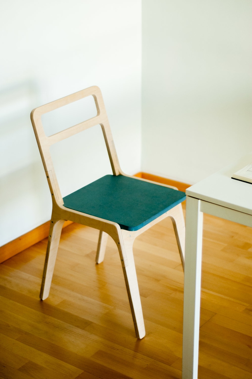 General angle of the Slim Chair designed by Jose Pacheco for Opendesk