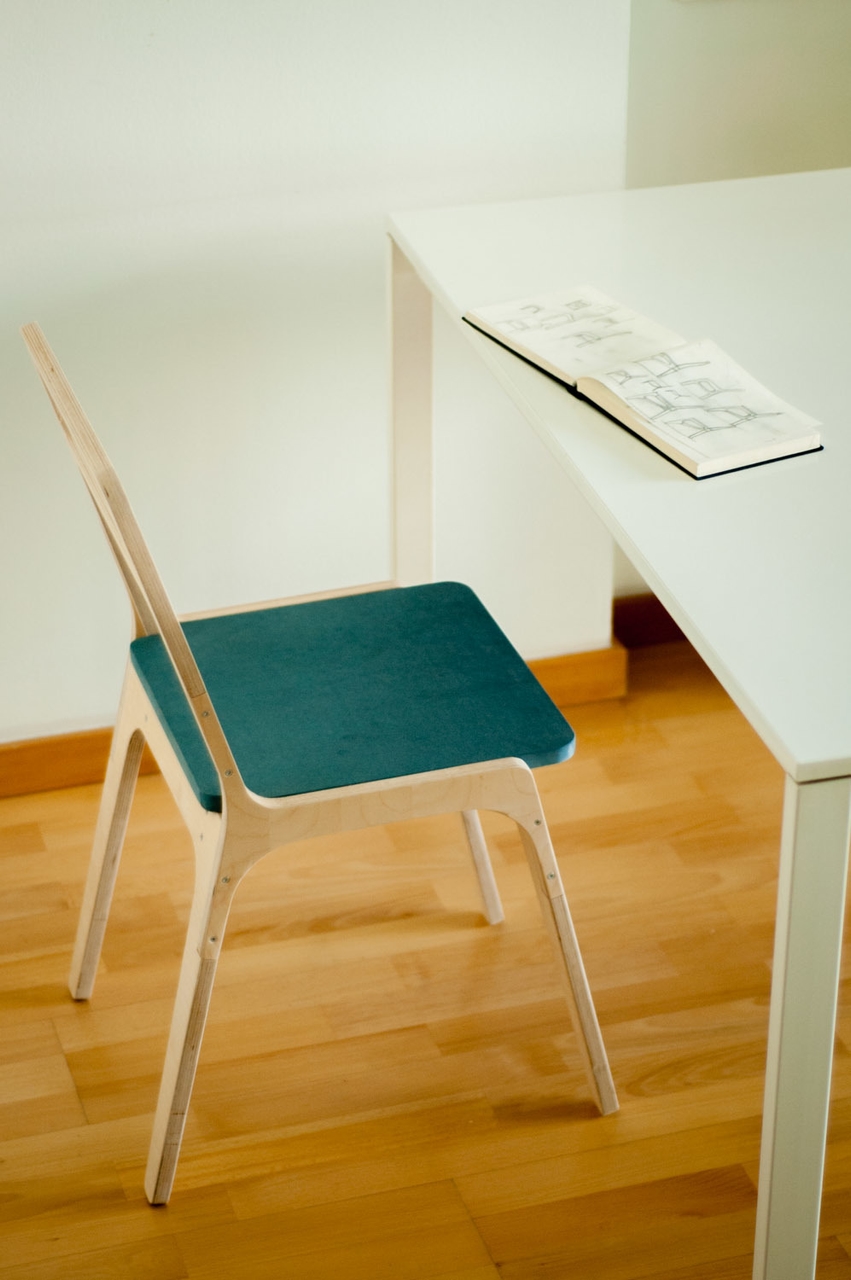 Right side view of the Slim Chair designed by Jose Pacheco for Opendesk by a desk