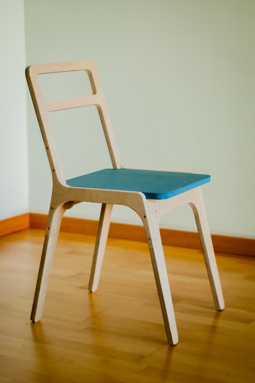 Slide view of the Slim Chair designed by Jose Pacheco for Opendesk